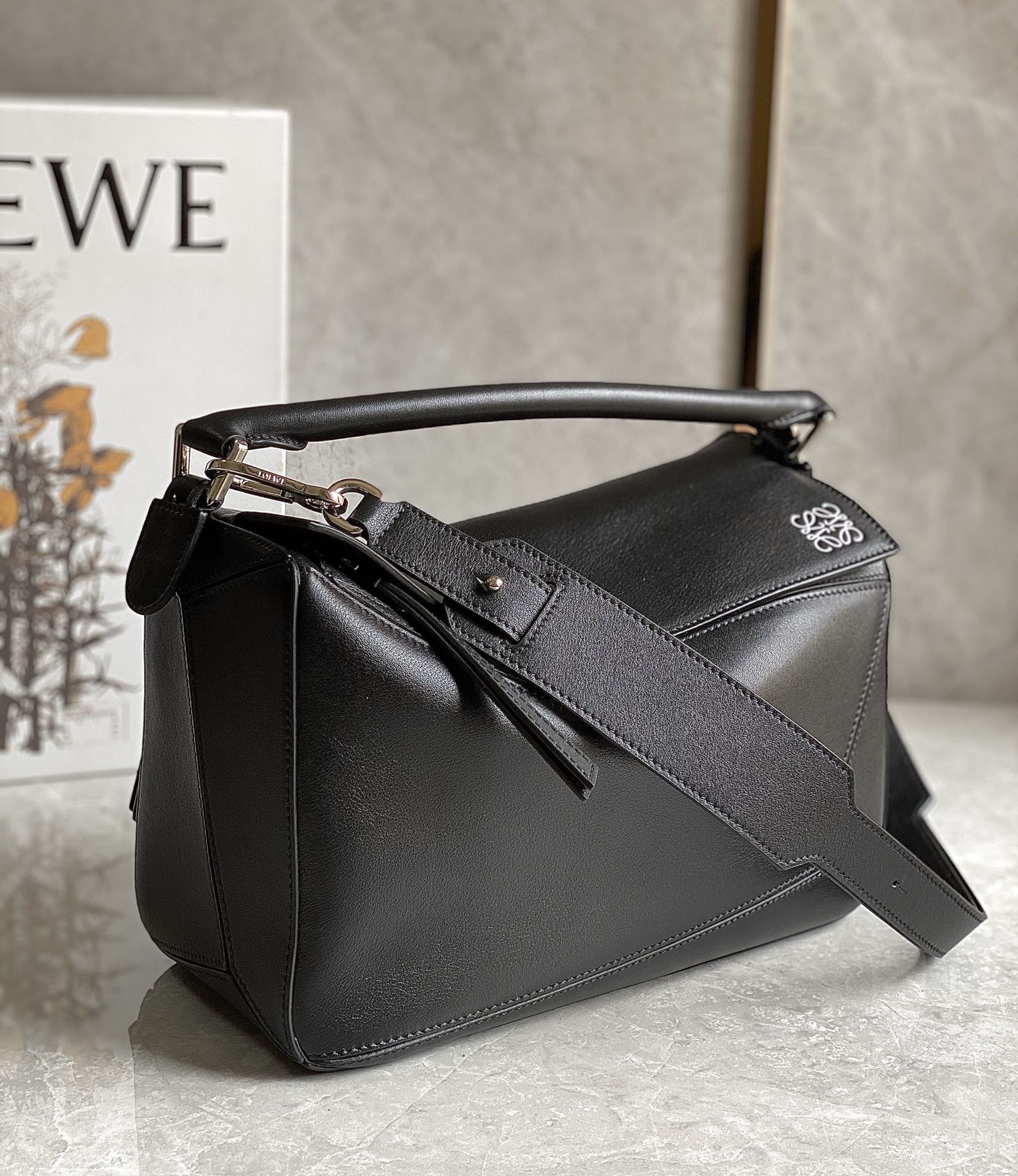 Loewe Large Puzzle Bag in Classic Calfskin Black